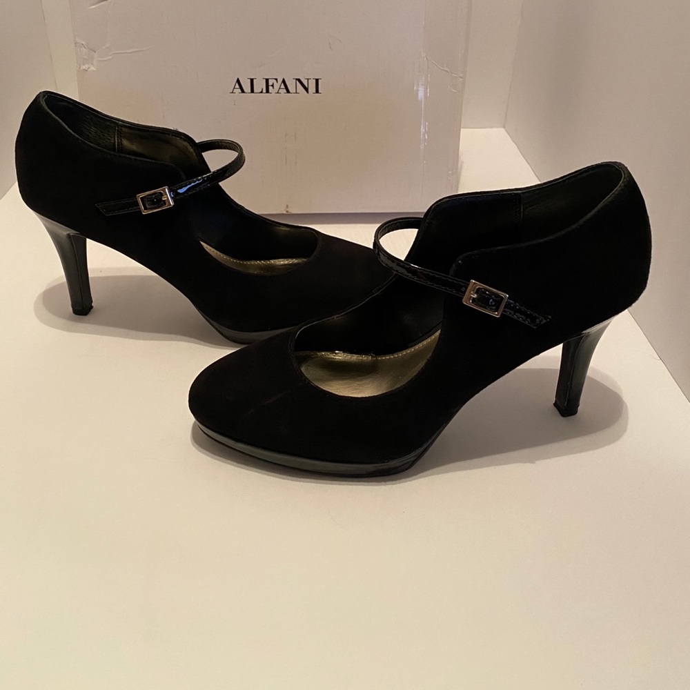 ALFANI BLACK SUEDE HEELS W/BUCKLE STRAP SIZE 8